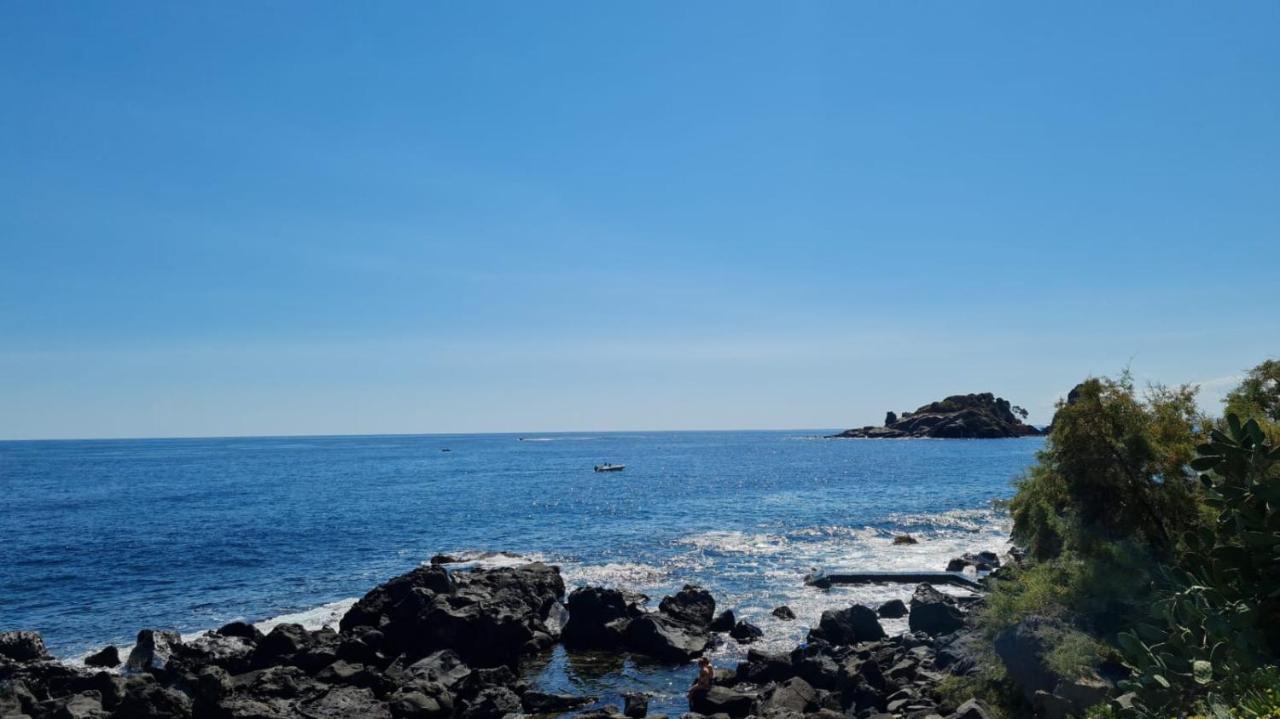 Camera Luna Fronte Mare Aci Trezza Lägenhet Aci Castello Exteriör bild